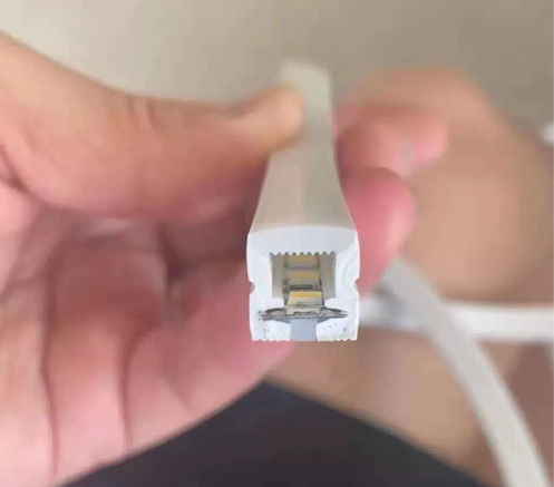 24V ha condotto la manica che bianca del silicio delle luci al neon RGBW Flex Strip 10W 14.4W all'aperto dell'interno denucleano