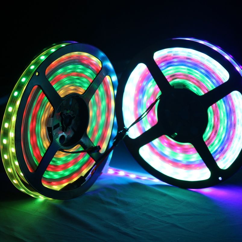 Di WS2812B LED di striscia della luce singolo 16.4FT 60Pixels/M colore pieno indirizzabile flessibile del PWB del nero 300Pixels di RGB 5050SMD
